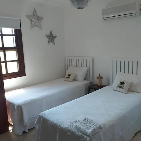 Hébergement de vacances 3-bed Sleeps 5 Annie's Hse Ortaca
